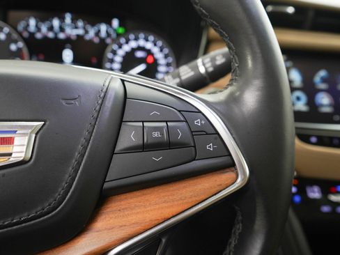 Used 2018 Cadillac XT5 Platinum AWD/4WD image 28