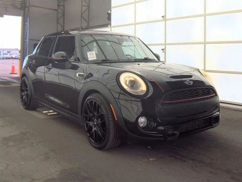 Used 2017 MINI Cooper S image 4