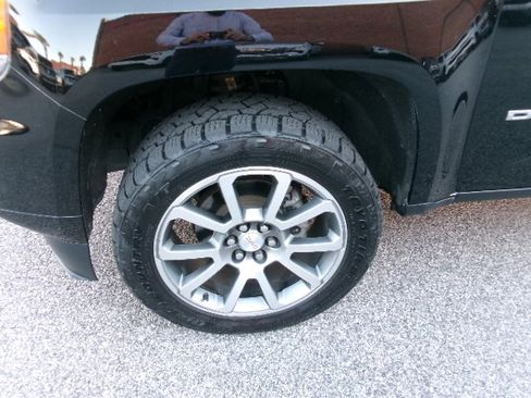 Used 2021 GMC Canyon Denali image 9