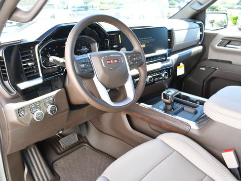 New 2026 GMC Sierra 1500 SLT image 19