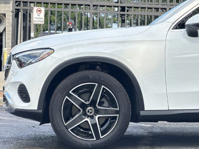 Used 2026 Mercedes-Benz GLC 300 4MATIC image 11