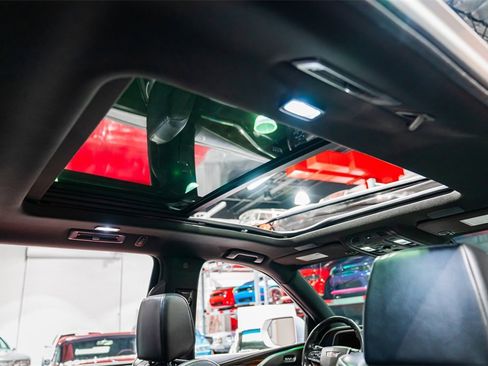 Used 2021 Cadillac Escalade ESV Premium Luxury image 21