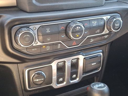 Used 2018 Jeep Wrangler Sport AWD/4WD image 14