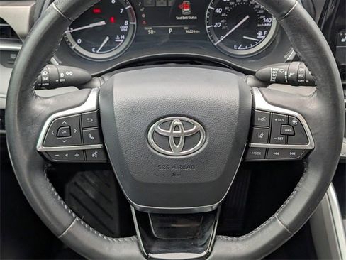 Used 2020 Toyota Highlander XLE image 15