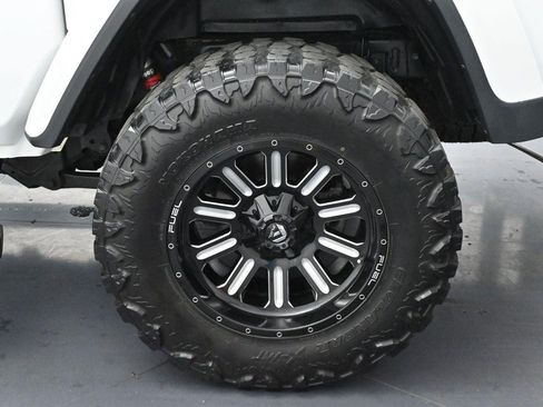 Used 2021 Jeep Gladiator Rubicon AWD/4WD image 34