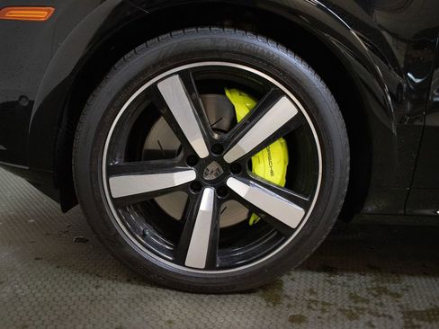 Used 2025 Porsche Cayenne Turbo image 15