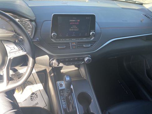 Used 2022 Nissan Altima 2.0 SR FWD image 17
