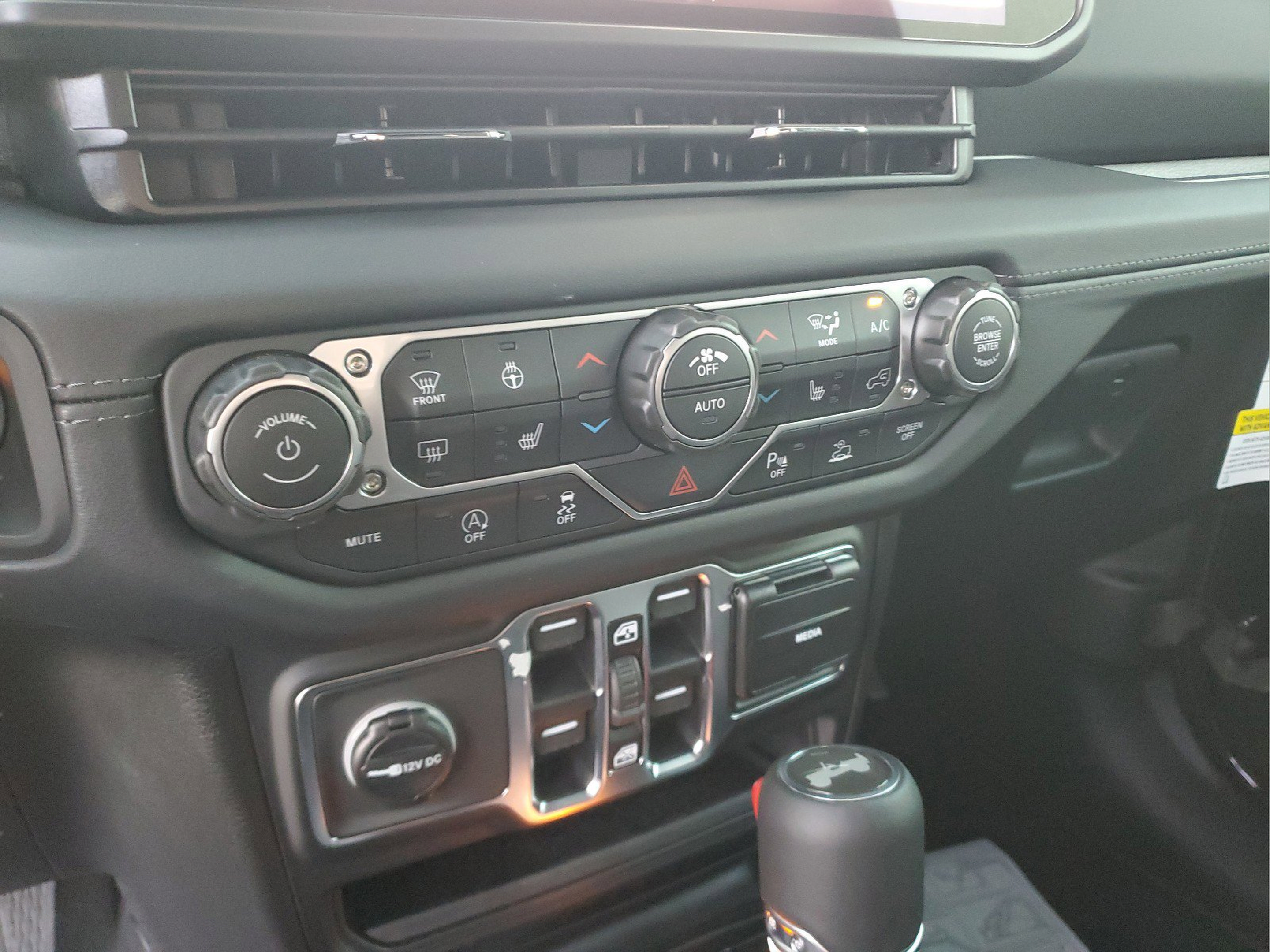 New 2026 Jeep Wrangler Unlimited Sahara AWD/4WD image 18