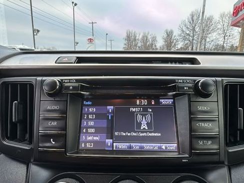 Used 2018 Toyota RAV4 LE image 4