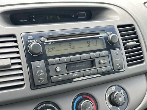 Used 2004 Toyota Camry LE image 25
