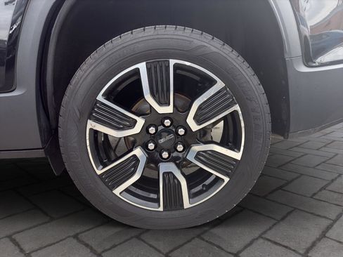 Used 2019 GMC Acadia SLT w/ Black Edition AWD/4WD image 23