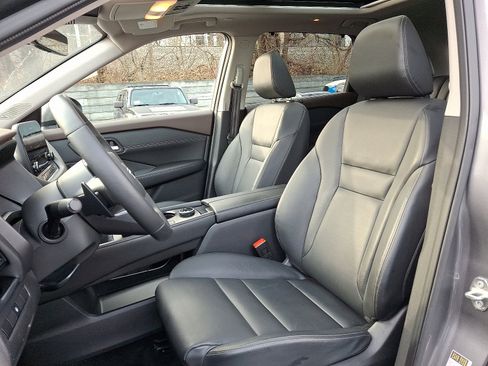 Used 2023 Nissan Rogue SL w/ SL Premium Package image 10