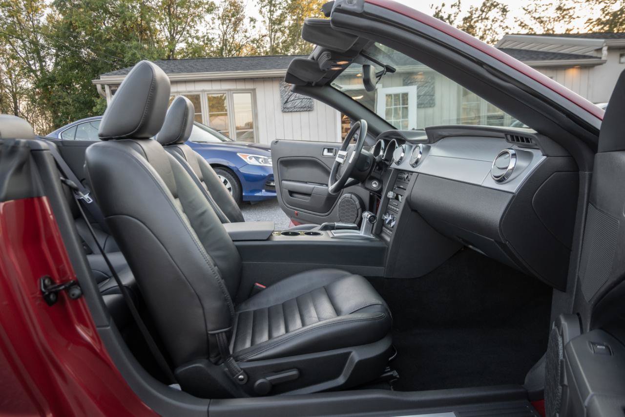 Used 2006 Ford Mustang GT Premium RWD image 34