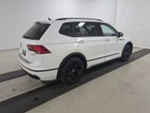 Used 2024 Volkswagen Tiguan SE R-Line AWD/4WD image 3