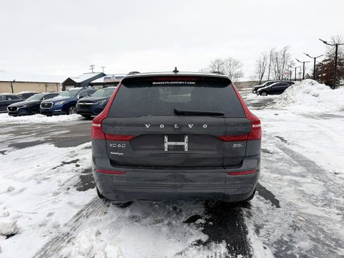 Used 2022 Volvo XC60 B5 Momentum w/ Climate Package image 8