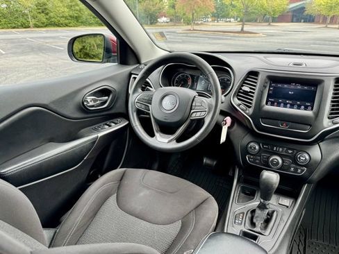 Used 2019 Jeep Cherokee Latitude w/ Popular Appearance Group image 19