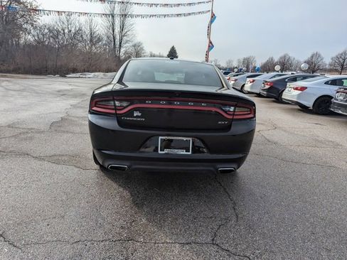 Used 2018 Dodge Charger SXT image 4