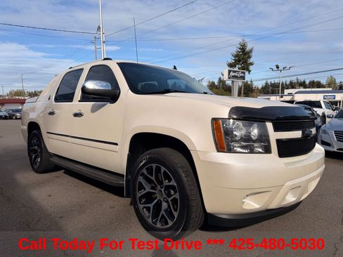 Used 2013 Chevrolet Avalanche LTZ AWD/4WD image 2