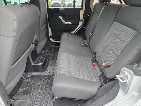 Used 2012 Jeep Wrangler Unlimited Sahara w/ Connectivity Group AWD/4WD image 16