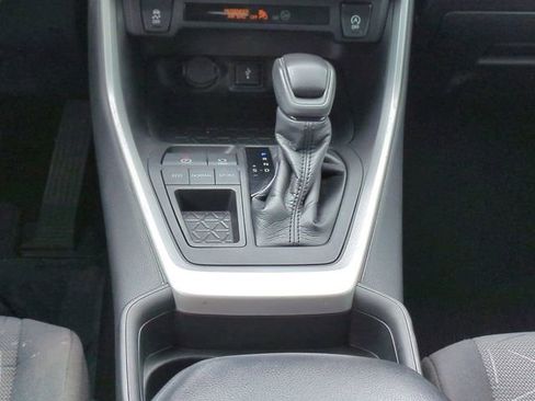 Used 2021 Toyota RAV4 XLE FWD image 19
