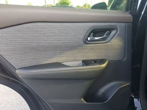 Used 2023 Nissan Rogue SV image 19