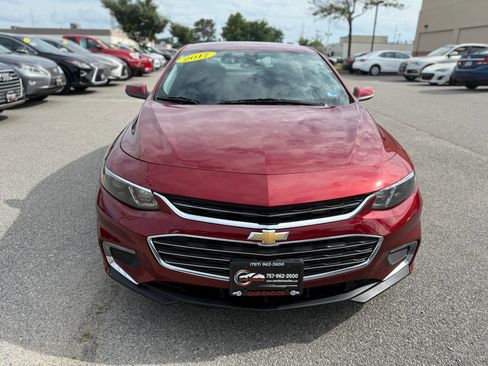 Used 2017 Chevrolet Malibu LT FWD image 4