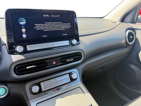 Used 2022 Hyundai Kona Limited FWD image 12