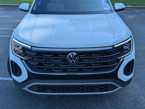 Used 2025 Volkswagen Atlas Cross Sport SE FWD image 12