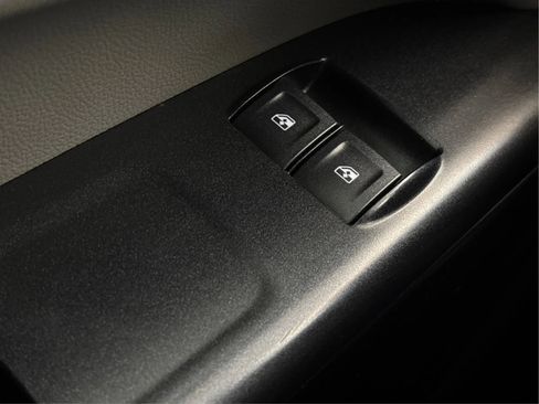 Used 2022 Chevrolet Colorado W/T RWD image 40