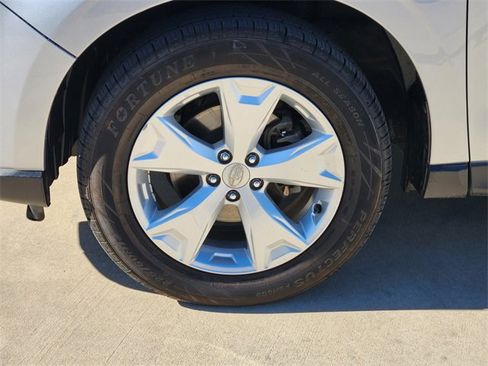 Used 2015 Subaru Forester 2.5i Premium w/ All-Weather Package image 12