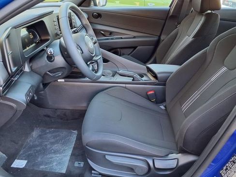 Used 2025 Hyundai Elantra Sport FWD image 8