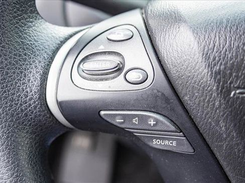 Used 2015 Nissan Pathfinder S image 14