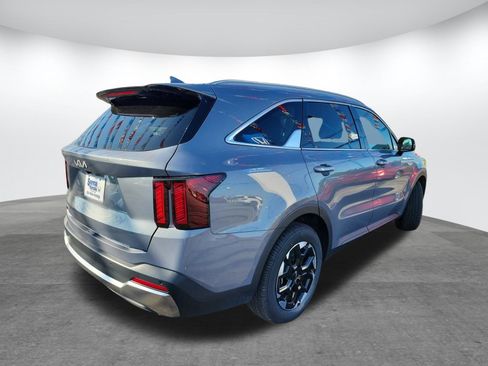 Used 2024 Kia Sorento S image 5