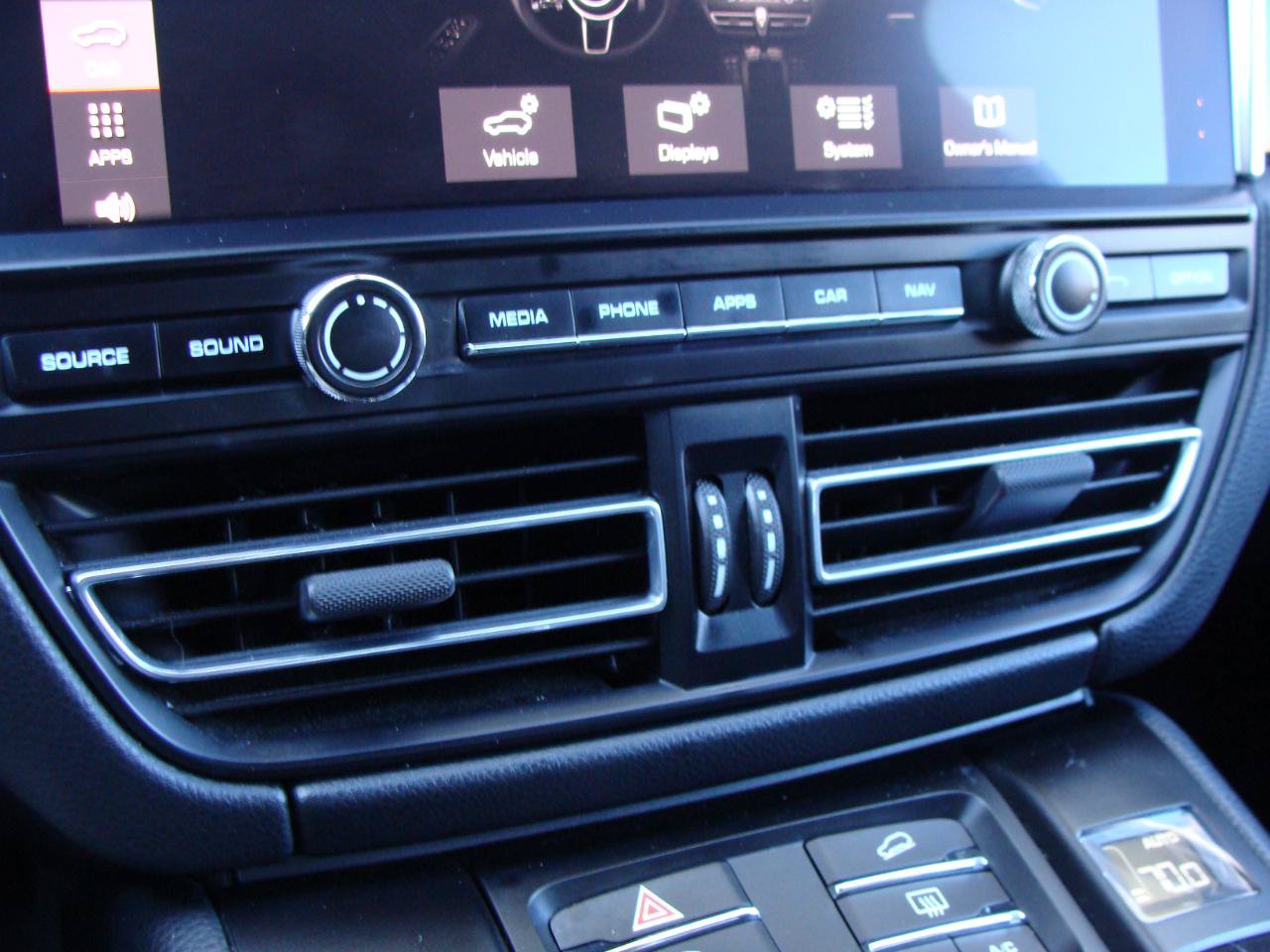Used 2020 Porsche Macan S w/ Premium Package Plus AWD/4WD image 23
