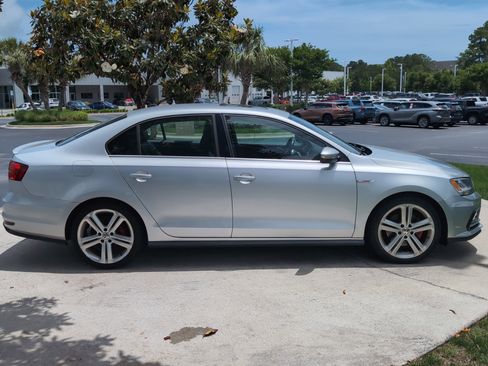 Used 2016 Volkswagen Jetta GLI SE FWD image 11