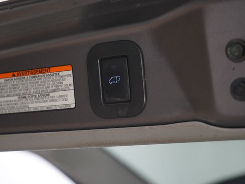 Used 2018 Toyota Sienna XLE image 10