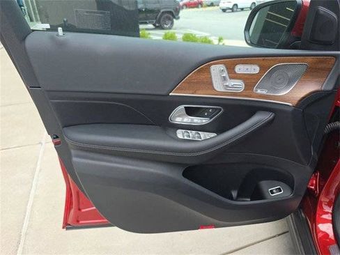 Used 2025 Mercedes-Benz GLS 450 4MATIC image 21