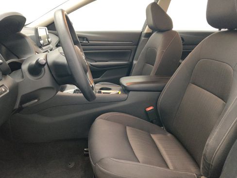 Used 2024 Nissan Altima 2.5 S FWD image 17