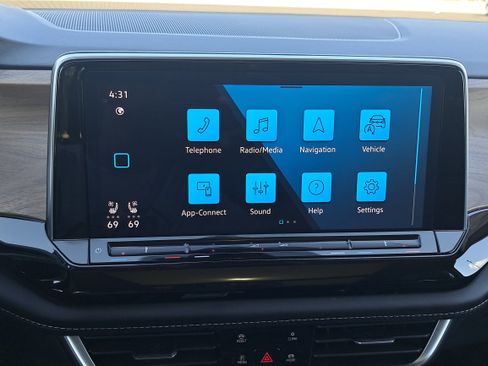 Certified 2026 Volkswagen Atlas SE w/ Panoramic Sunroof Package FWD image 24