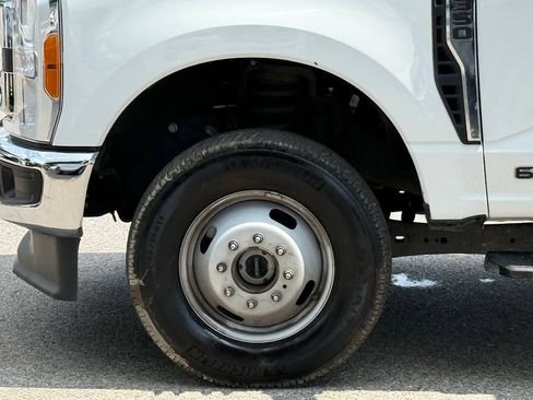 Used 2023 Ford F350 XL w/ Snow Plow Prep Package AWD/4WD image 5