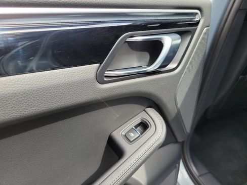 Certified 2023 Porsche Macan S AWD/4WD image 22
