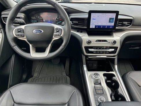 Used 2024 Ford Explorer XLT w/ Equipment Group 202A AWD/4WD image 18