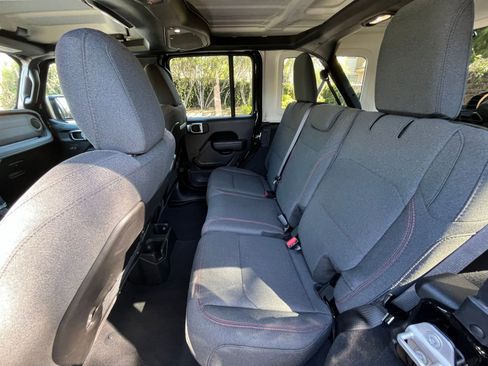 Used 2025 Jeep Wrangler Unlimited Rubicon image 24