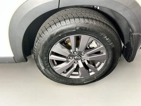 Used 2023 Nissan Pathfinder SV w/ SV Premium Package AWD/4WD image 11