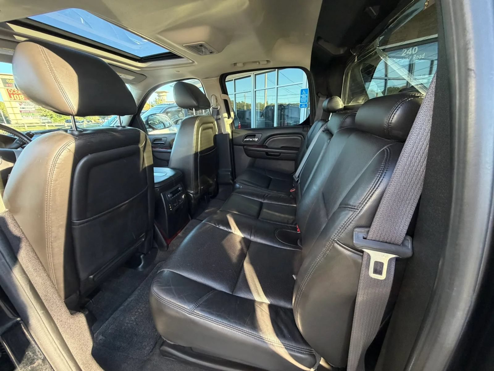 Used 2011 Cadillac Escalade EXT Luxury AWD/4WD image 22
