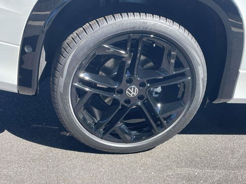 New 2026 Volkswagen Tiguan SE R-Line FWD image 7