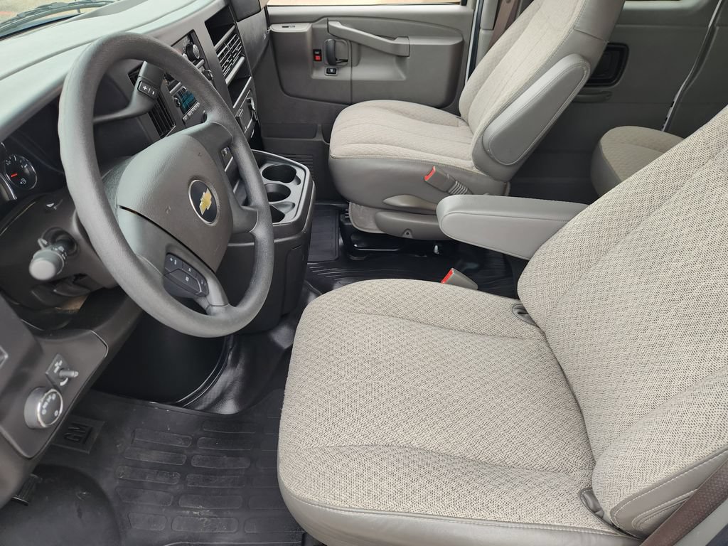 Used 2025 Chevrolet Express 2500 LT w/ LT Preferred Equipment Group RWD image 13