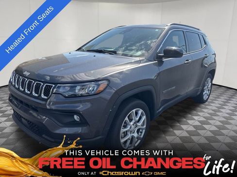 Used 2023 Jeep Compass Latitude image 1