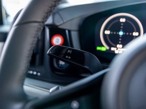 Certified 2025 Porsche Cayenne Coupe image 36