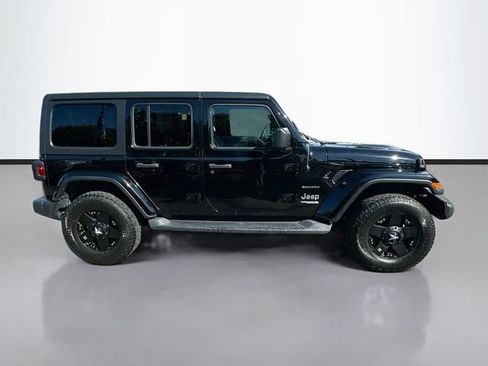 Used 2019 Jeep Wrangler Unlimited Sahara w/ Cold Weather Group AWD/4WD image 5